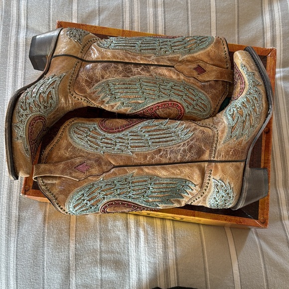 Women's Western Heart Embroidered Boots - Picture 5 of 9